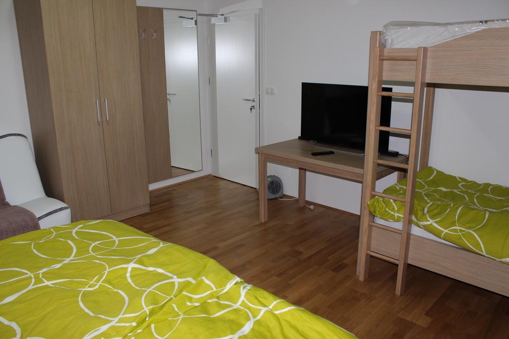 Hisa Nasprot Sonca Hotel Črnomelj Kamer foto