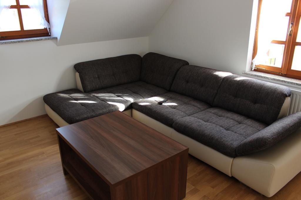 Hisa Nasprot Sonca Hotel Črnomelj Kamer foto