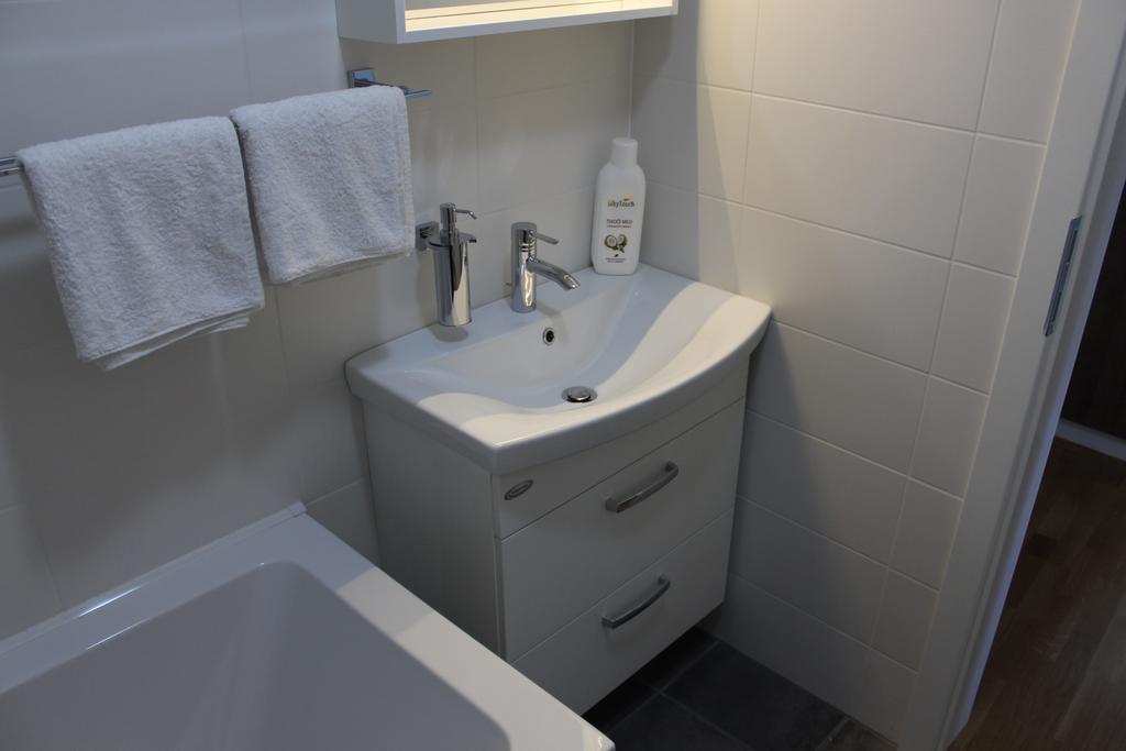 Hisa Nasprot Sonca Hotel Črnomelj Kamer foto