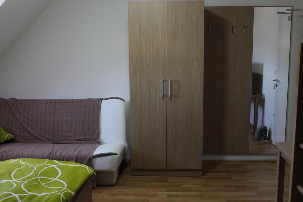 Hisa Nasprot Sonca Hotel Črnomelj Kamer foto